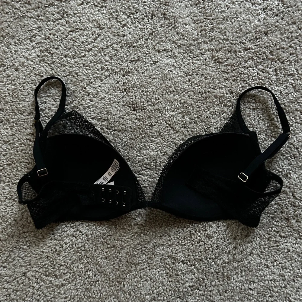 Victoria's Secret Black Lace Plunge Underwired Bra Size 34DD